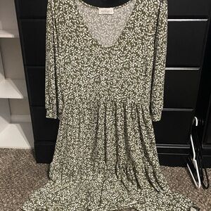 Kaileigh Olive Leaf Print Long Sleeve Dress